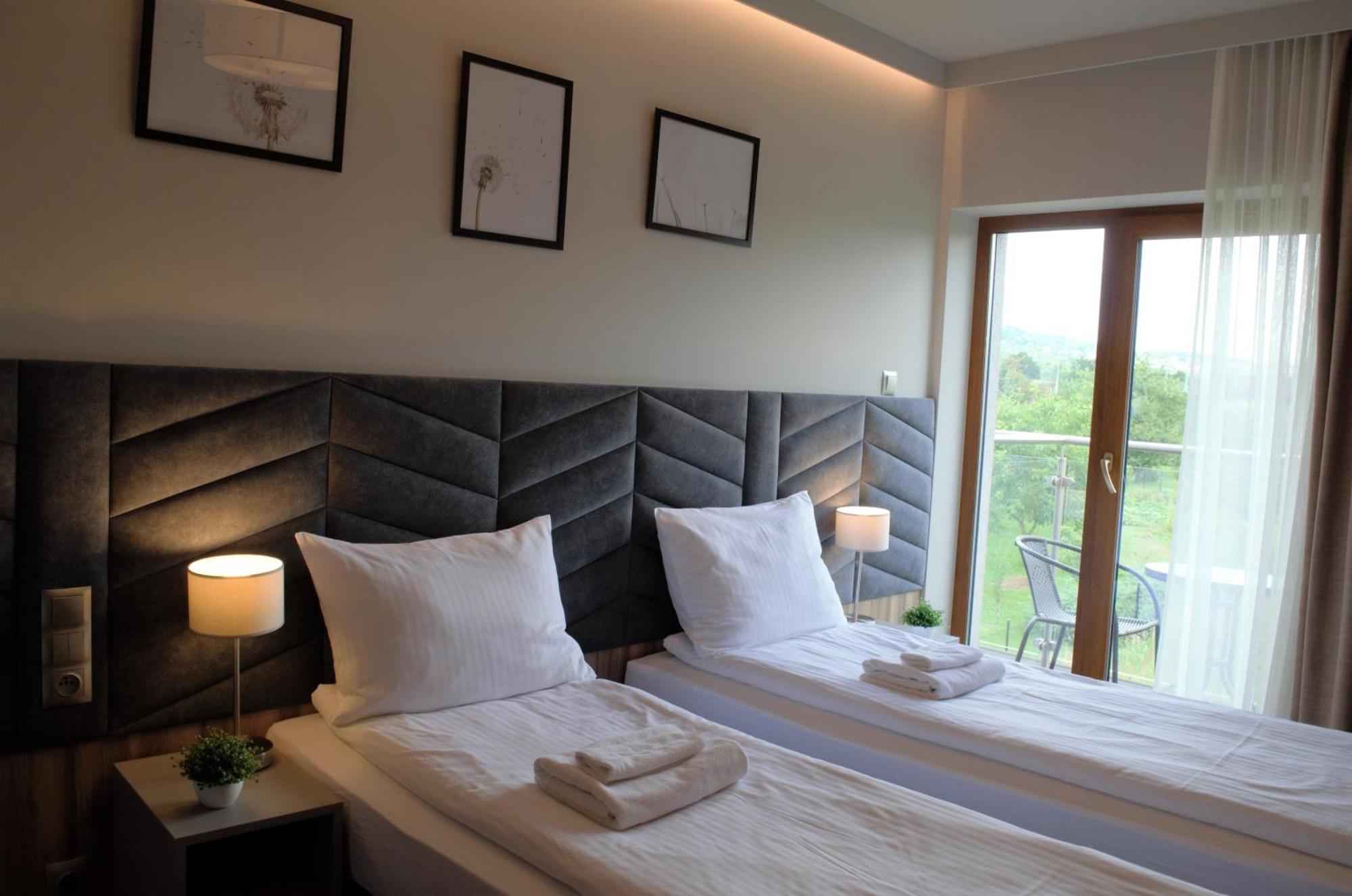 Villa & Gospoda Krakowska Kobiernice Екстер'єр фото